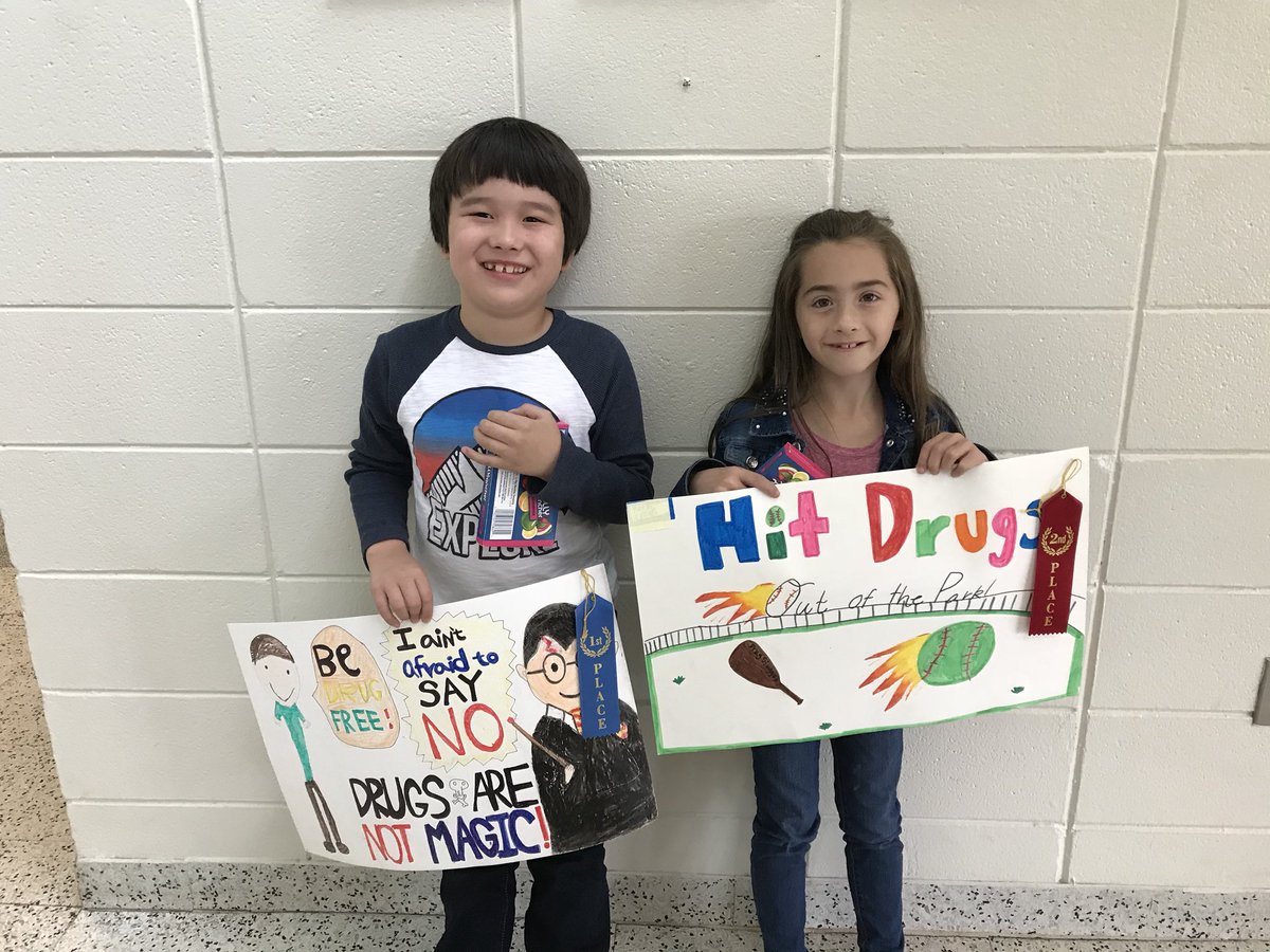 SusanWales4's tweet photo. BES Red Ribbon Week poster contest winners! @bes_media #everydayACS #_BEStday https://t.co/tqwYBC0bDZ