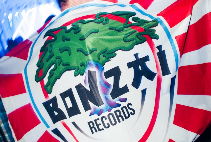 Who still remembers 'Calling Earth'? 
<a href="/bonzaiallstars/">Bonzai All Stars</a> celebrates 25 years with an epic docu! 🌳🎂 Check it: hardstylemag.com/legendary-belg…