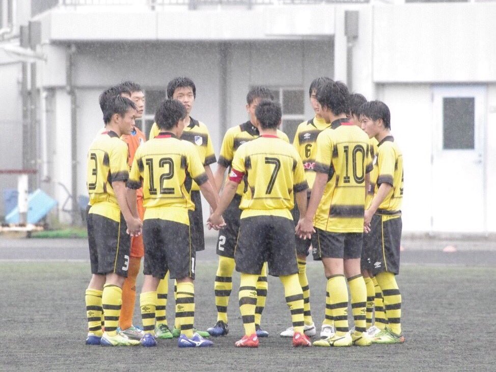 xxsyutaxx's tweet photo. 松蔭サッカー部を引退しました。
この仲間とこんなにも長い間サッカーできて幸せです。辛い時もあったけどこの松蔭サッカー部で本当に良かったです。みんなありがとう。 https://t.co/XskCzJlxMx