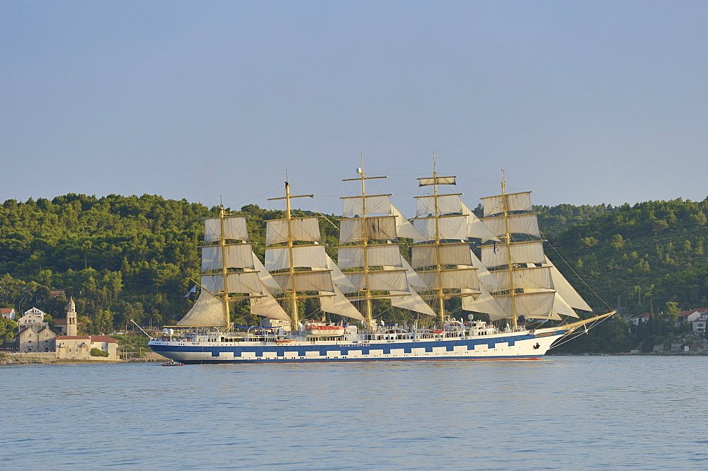 nauticalportal's tweet photo. #SAIL &
#CRUISE with
#RoyalClipper
๐ฎ๐น๐ฒ๐ช๐ฌ๐ต๐ญ๐ท
#StarClippers
#VoyageCollection
#sailing
#ship
#ttot
#nauticalportal
https://t.co/H4pxaJYLvm https://t.co/lADhlr9uKN