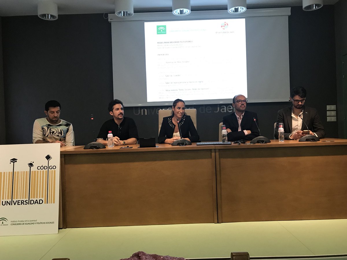 Tremenda Mesa Redonda y lo que estamos disfrutando.
#CódigoUniversidad #Jaén 
<a href="/IAJuventud/">Instituto Andaluz de la Juventud</a> <a href="/ujaen/">Universidad de Jaén</a> <a href="/elCreata/">el Creata</a>