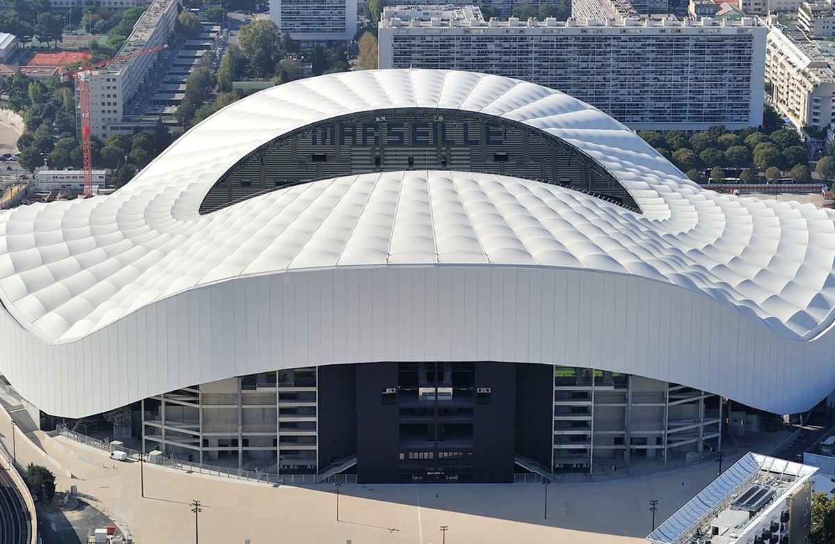 LopesIdolo's tweet image. Quel est le plus beau stade ? 
🔃 @GroupamaStadium 
❤ Stade Velodrome