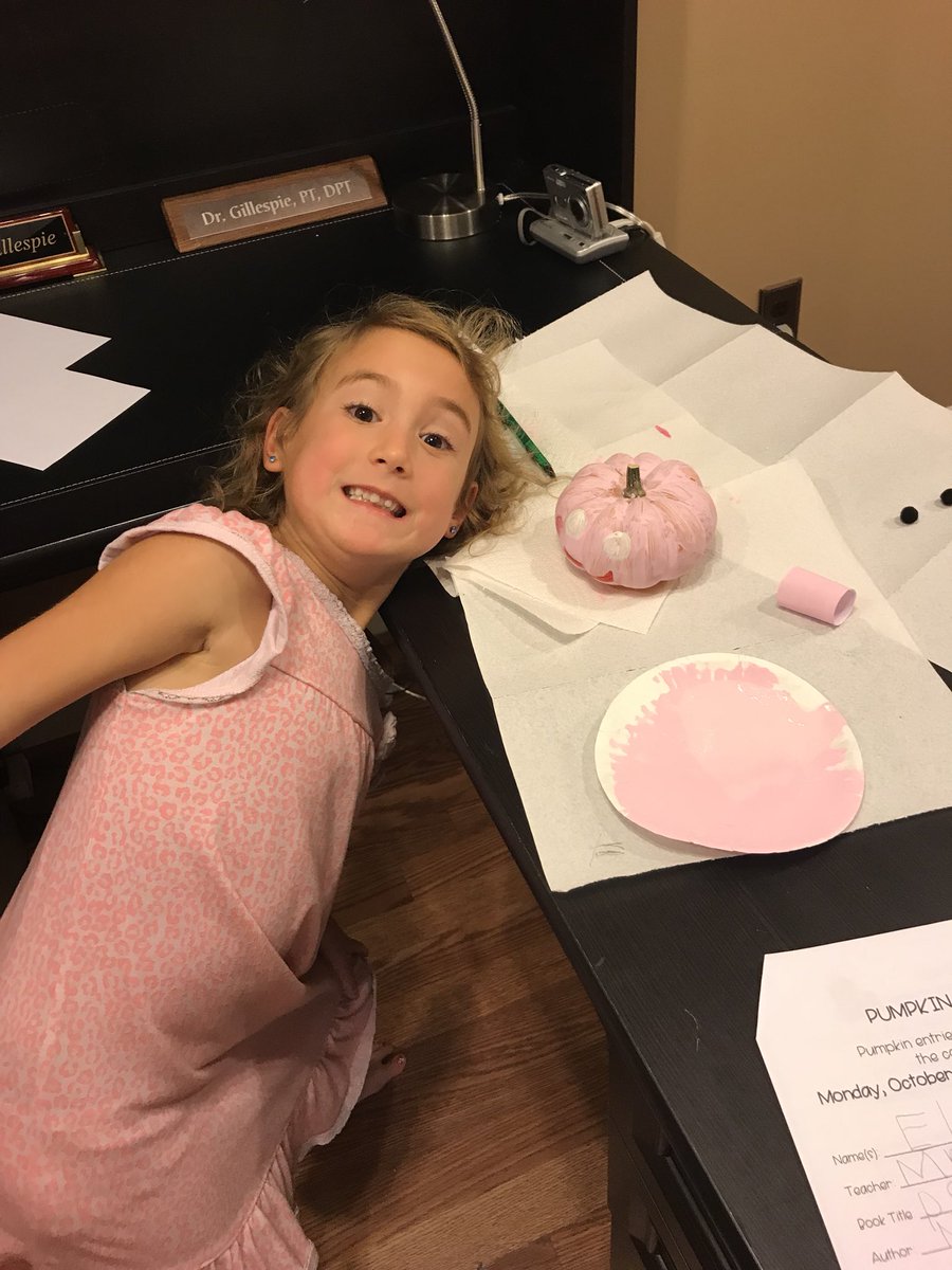 doc_ksu's tweet photo. Waking up early to finish her pumpkin! @MrsDLearnWithMe @kgillespiePT @DrKellyFromKS @PrincipalPaul #UVlearn https://t.co/8ZRtBZxeTX