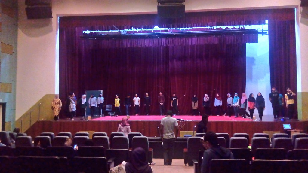 buluh_terbang's tweet photo. GABUNGAN sesi rehearsal #KEMELUT &amp; #KEMBARAZAMAN . 26/10, 2 HARI LAGI! #ECTN17 TEMPAH TIKET ANDA SEKARANG! https://t.co/9FprXsdKIm