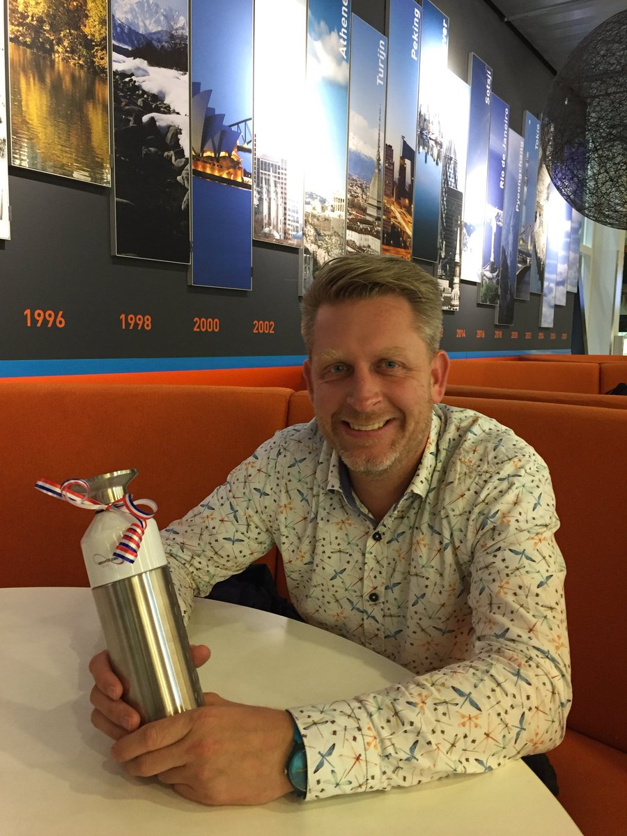 timbodicker's tweet photo. Onze ambassadeur van @nn_nederland @j_veth nu aan de slag met @school_mastery 👏 Gaaf verhaal #meesterschap #career #ontwikkeling #talent https://t.co/wntwRo3tgu