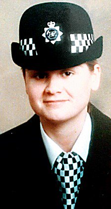 metpoliceuk's tweet photo. Today we remember our colleague PC Nina Mackay who was fatally stabbed #OnThisDay 20 years ago whilst making an arrest of a violent man https://t.co/B2Fzcdu4S0