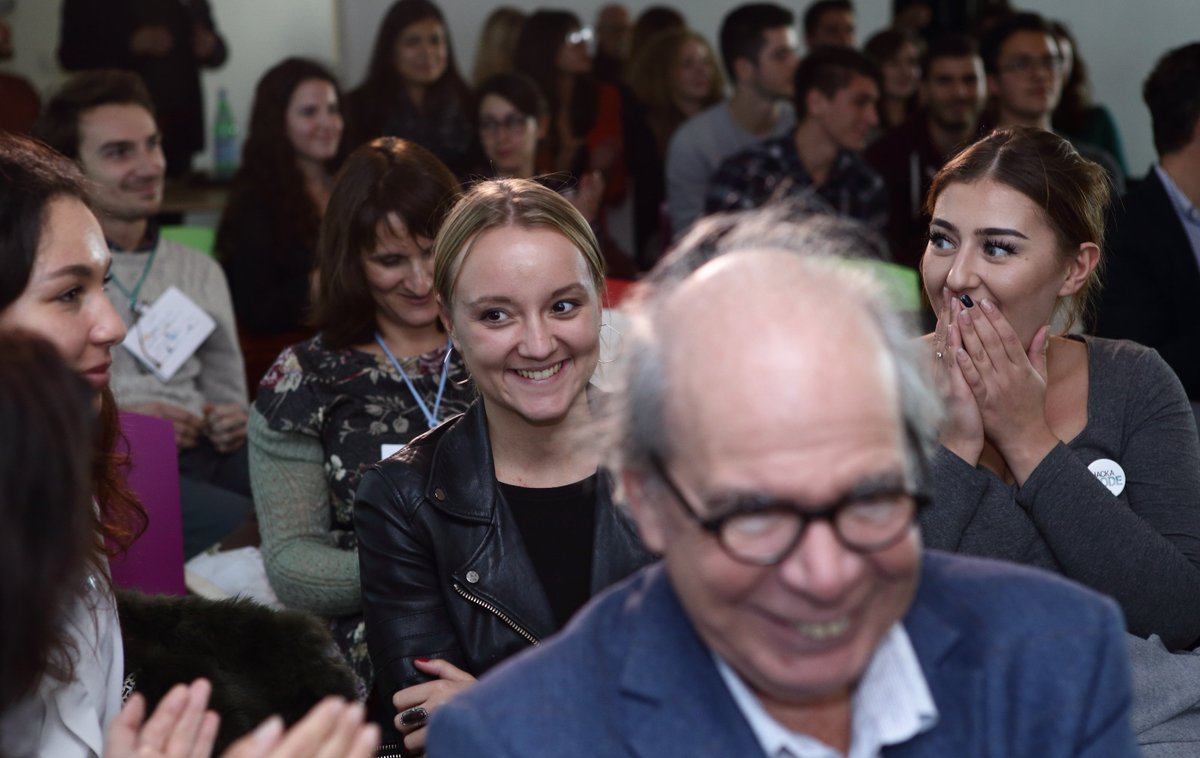 fashiongreenhub's tweet photo. #RetourEnImage sur le concours #Hackamode. Encore félicitations à tous les étudiants et merci de votre participation ! #FTD17 https://t.co/7y6C046pH8
