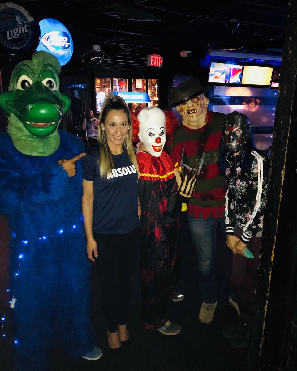 HartAgency's tweet photo. Let's get in the holiday spirit & #throwitback to @absolutelyx with #hartmodel Deanna & @bachelor4m on Friday the 13th! ππ» #hartagency #TBT https://t.co/mphaeVLiR2