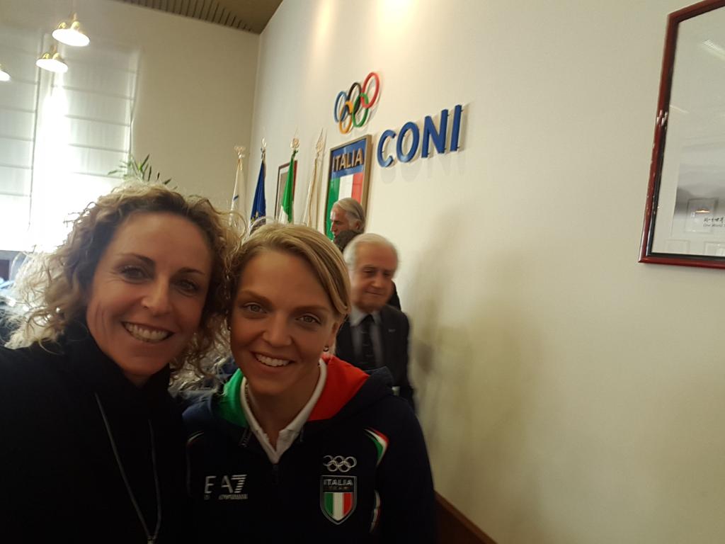 Fortissima Arianna portbandiera a #PyeongChang2018  #italiateam #fuocosulghiaccio