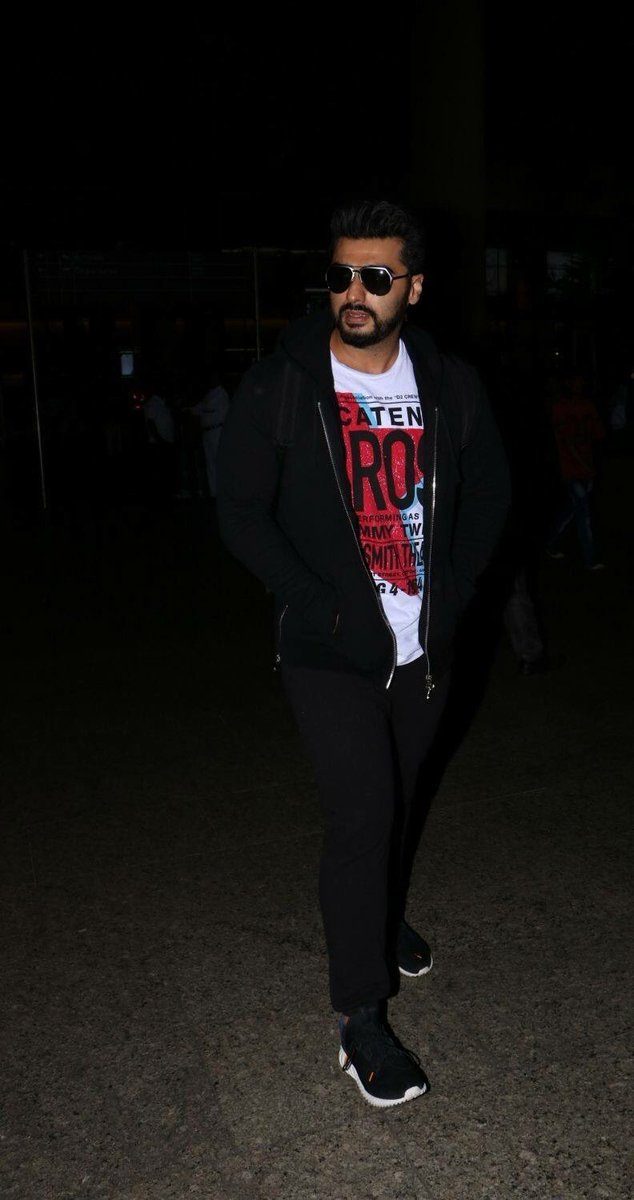 arjunkusafc's tweet photo. [NEW PICS] @arjunk26 zipping through Mumbai airport today 😎📷 #SwagBaba https://t.co/kZd0a52Xcd