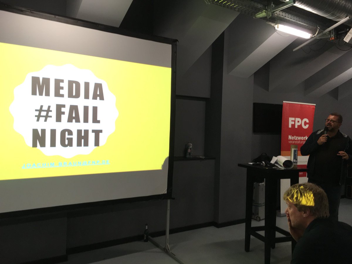PresseClub_Ffm's tweet photo. Weiter geht es bei der Media Fail Night mit Joachim Braun, Chefredakteur der @fnp_zeitung. #fpcnetz #schönestitelbild #media #fail #night https://t.co/4g9Mib46xE