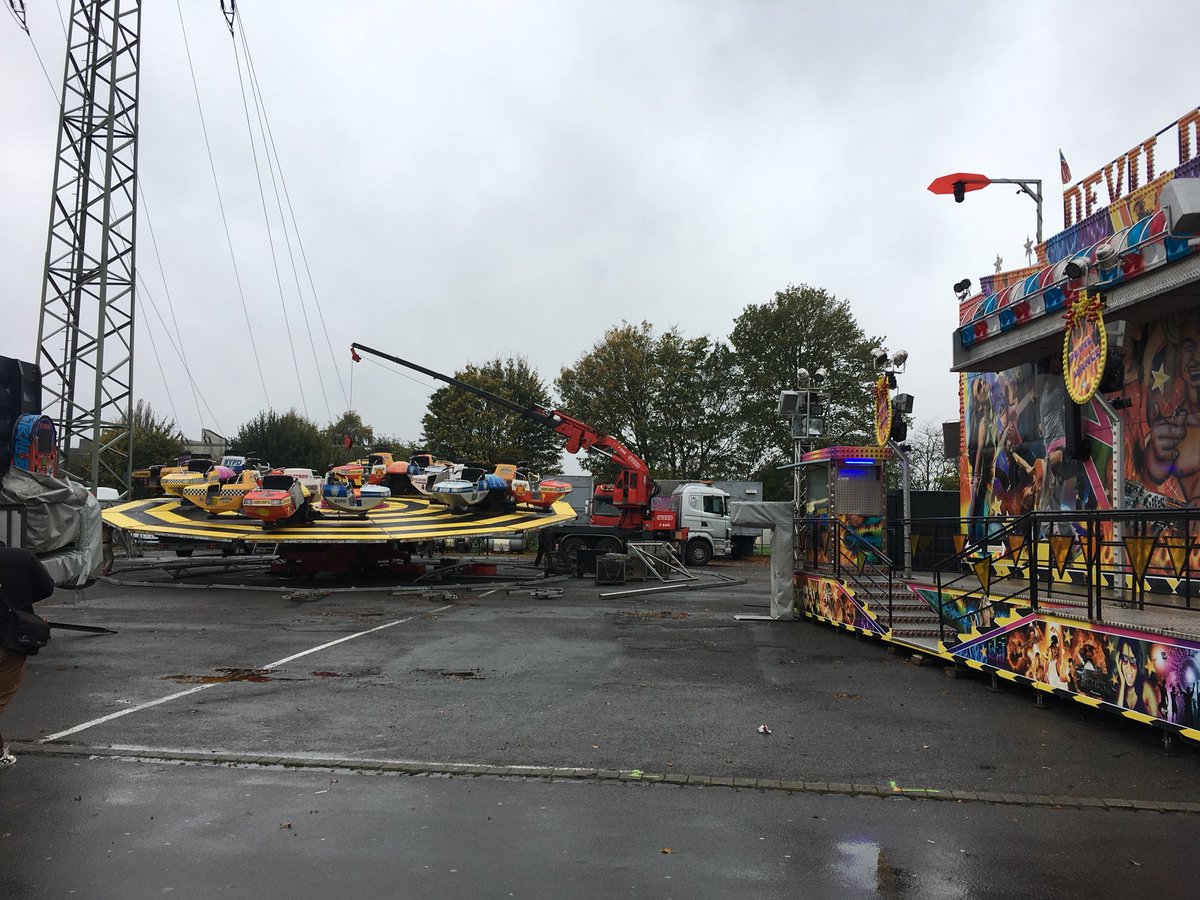 StephanGerecht's tweet photo. Der Aufbau läuft - ab Freitag ist wieder #Jahrmarkt in der .@StadtOsnabrueck #jazzer #Karussell #Zuckerwatte #Kirmes https://t.co/AcvrsrtdCA https://t.co/iPqAjAtosU
