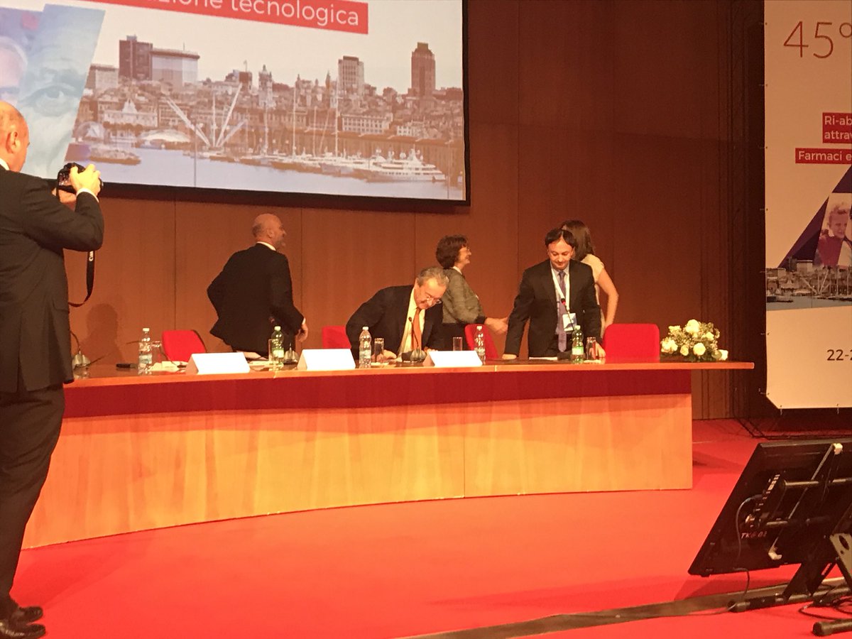 francescagimi's tweet photo. Chiara Pavese vincitrice del miglior lavoro pubblicato under 40 #simfer17 https://t.co/EOOzUwoowy