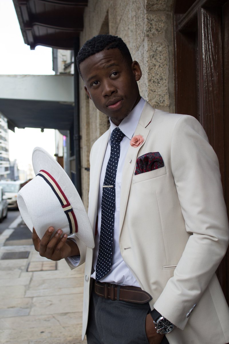 MaMpila_Omhle's tweet photo. A man. A dandy man. An Afrodandy man. π₯β€
Model: Zola Msizi
Photographer: @Sinoxolo_Mgidi
#gq #gqsa #dandy #afrodandy #suitandtie #suits #mcm #stylist #fashion #hat #model #cpt #afrodandymovement #blogger #black #art #craft #dapper #detail #photographer #GetToKnowMe https://t.co/cPVZ9XTUUE
