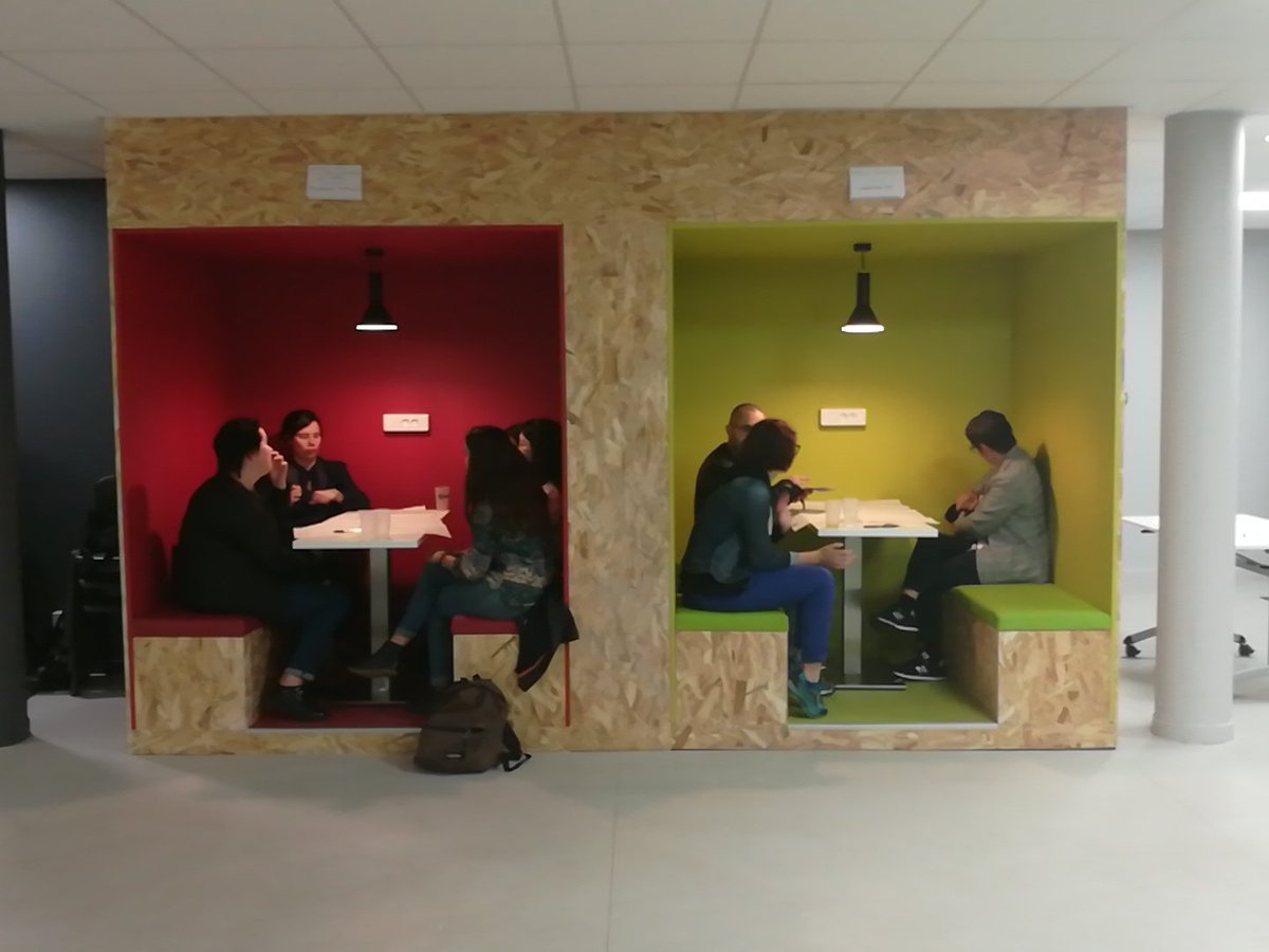 Sarah_Bilot's tweet photo. Deux des ateliers proposés : comptabilité avec #abaxconseils et ressources humaines avec #FOL69 ! #MOOCasso #MDElyon #Enactus #Animafac https://t.co/jd3Ze4TSnr