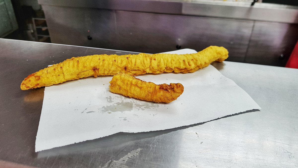 travellingdeon's tweet photo. Never too old to learn something new! Tried #deepfried #snoek #kuite. Tastes delicious! Thanks to the friendly staff of #capetoriofisheries https://t.co/k1wekhEPtV