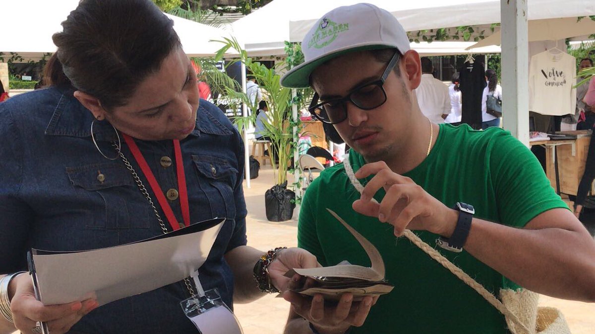 PROPAIS's tweet photo. Erika Guzmán, Comercializadora Internacional, compradora #Proim #Valledupar, destaca la innovacion de productos @PROPAIS @MincomercioCo https://t.co/pblyCTM7Cg