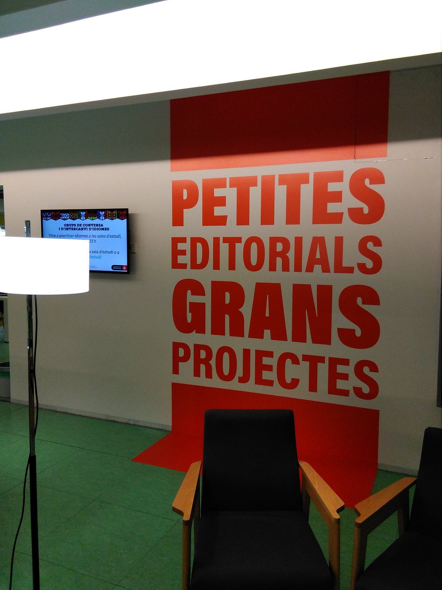 ncarcamob's tweet photo. A "Petites editorials, grans projectes", acte impulsat per la Biblioteca del Clot i @PebreNegre_llib. Avui, @Raig_Verd! 😊📚 @BibliotequesBCN https://t.co/51PNeZW7fq