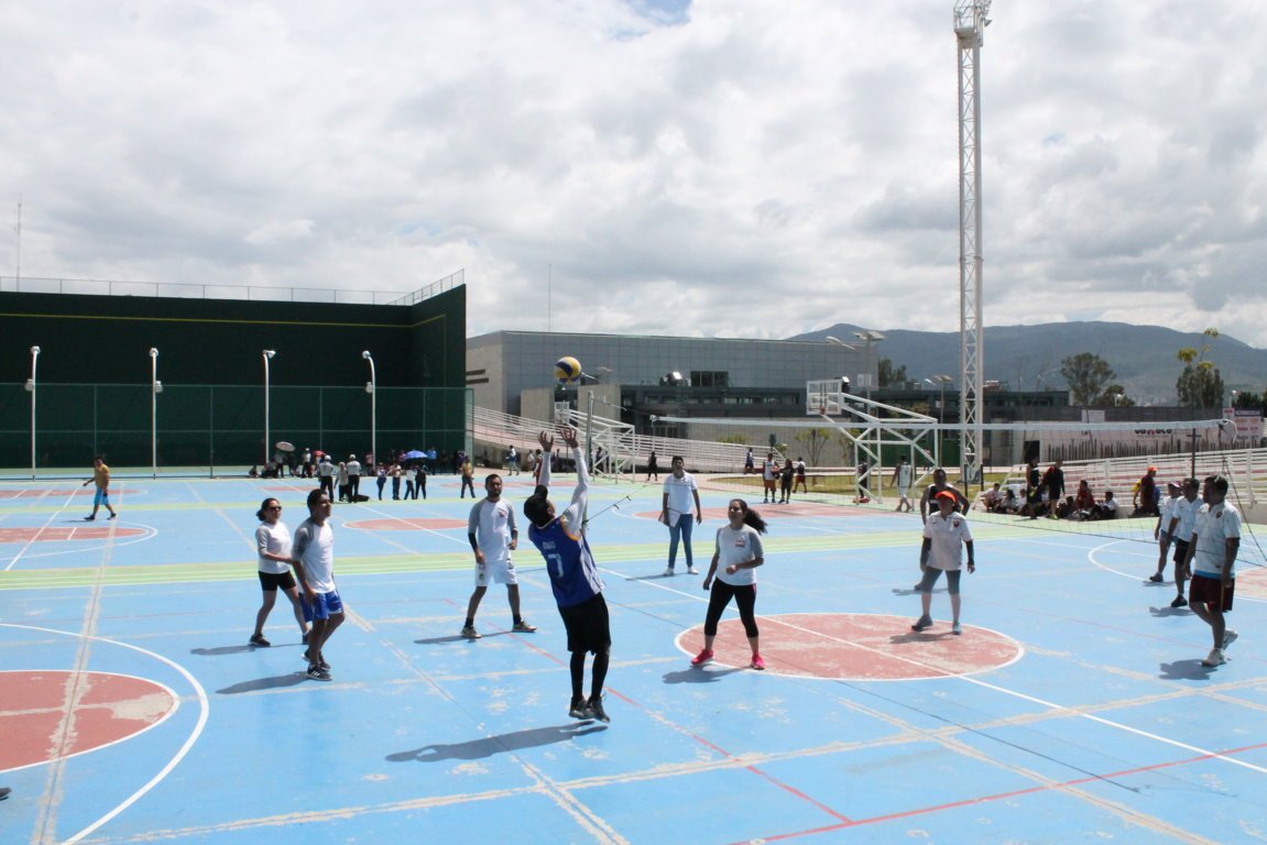 AltamiranoCat's tweet photo. #AsíLasCosas.
En el marco de la clausura del Sexto Encuentro Deportivo, con motivo del Día del empleado 2017.

https://t.co/YspjyCCgLU https://t.co/DkWYwSykha