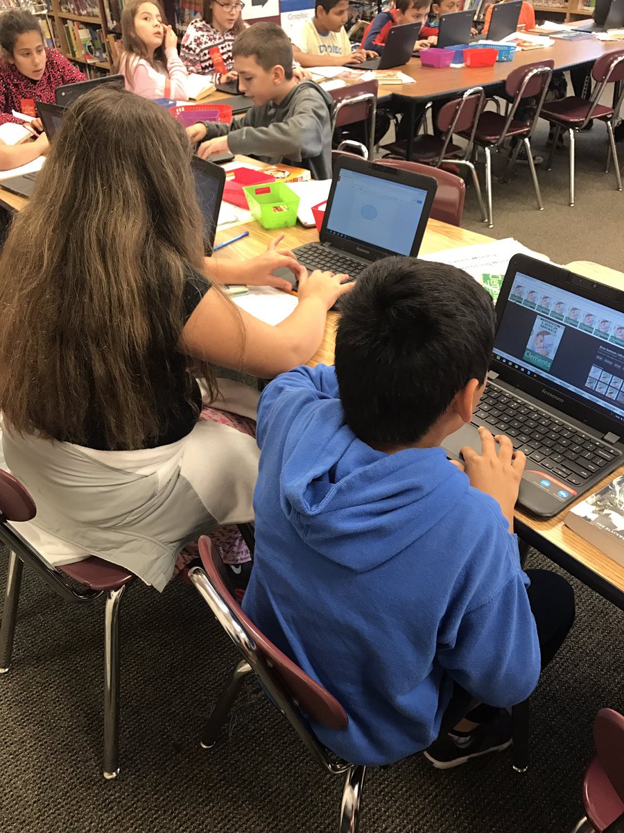 MrsCoreyBV's tweet photo. Chromebook time is our favorite time! Room 24 students are using Google Drawings to show off their reading skills. #bvpride #d109pride https://t.co/AH8PTyvWqv