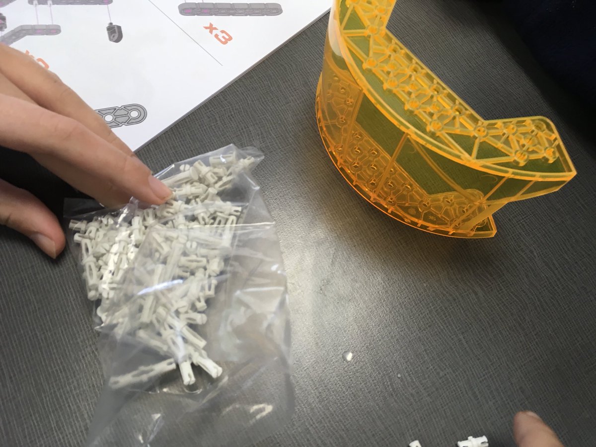 BokSTEM's tweet photo. Creating with @VEXRobotics in the #BokSTEM lab. #globalmakerday https://t.co/R7bAsS8Elx