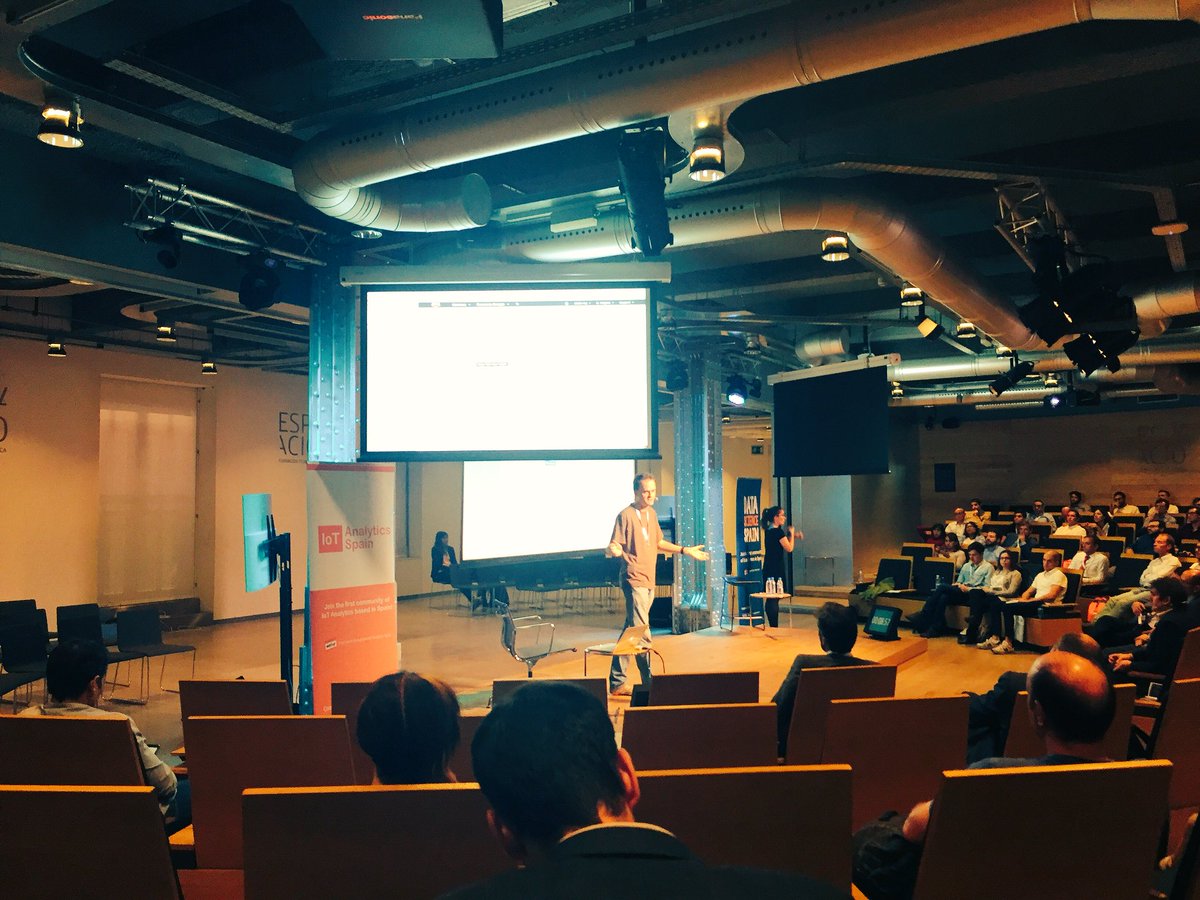 CarmetryApp's tweet photo. @awscloud_es te lo pone fácil para crear aplicaciones de Big Data #BigDataWeek #BDWMAD #AWS https://t.co/mhXB0itcAH