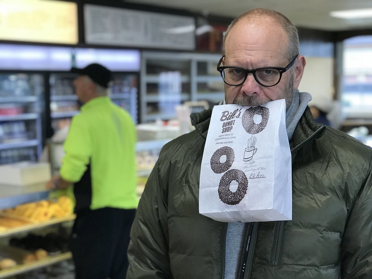 altonbrown's tweet photo. Because sometimes you don't want your donuts wasabi filled or truffle topped. #BillsDonutShop #ABRoadEatsDayton https://t.co/YShKp3z5lW