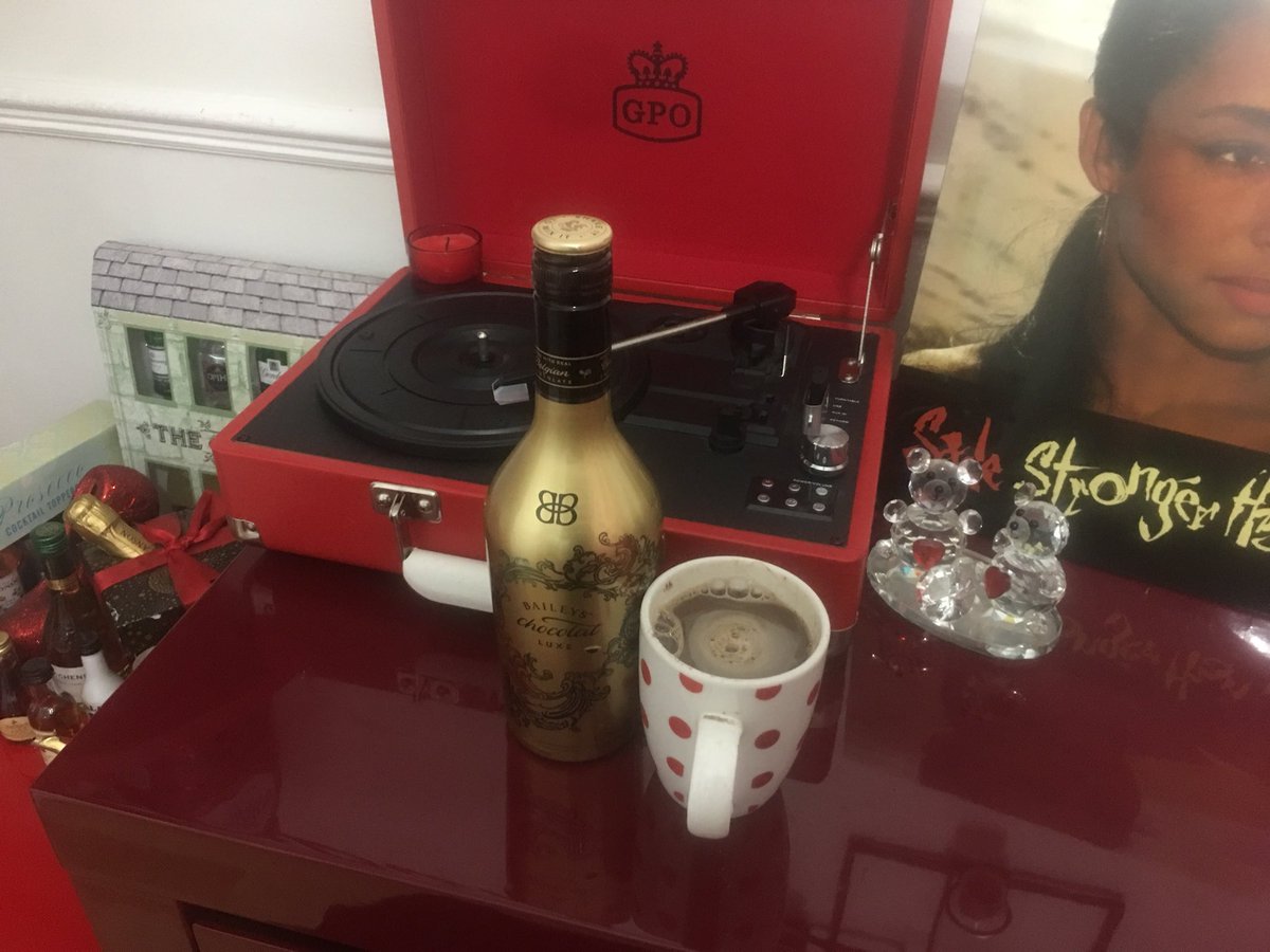 UNSHAKABLE_Sal's tweet photo. #Baileys chocolat luxe tipped into my coffee, #Sade on the #turntable #LP
#thingsilove #musicforthesoul #oldtimeclassics #unshakable https://t.co/ROtO0BbvSV