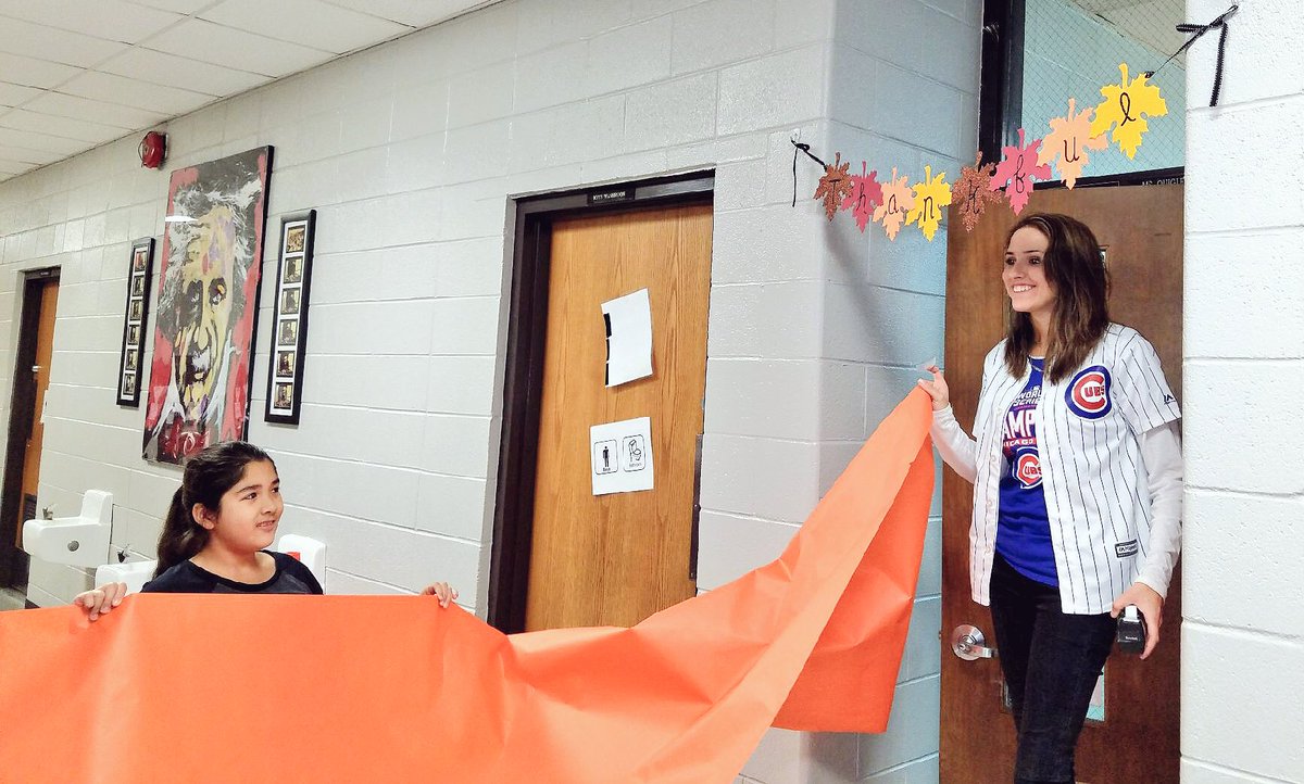 Quigleyl23's tweet photo. Let the door decorating begin! #redribbonweek2017 #RRW https://t.co/b4rEldJEkK