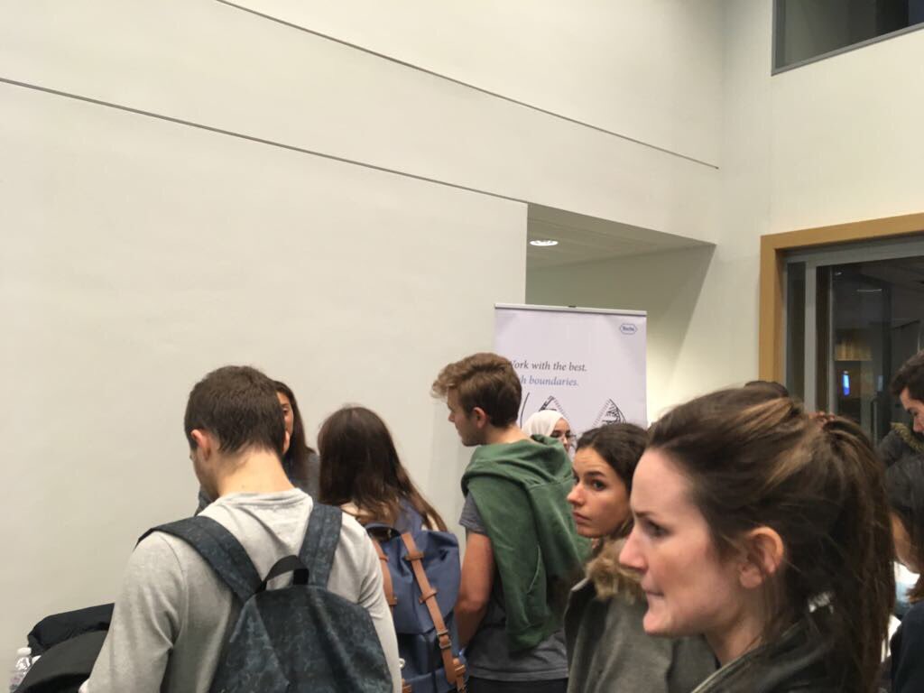 msmboakye's tweet photo. Representing @RocheCareers at the London Universities Careers fair #theFrancisCrickInstitute #rocheUK https://t.co/VJd8Ejzart