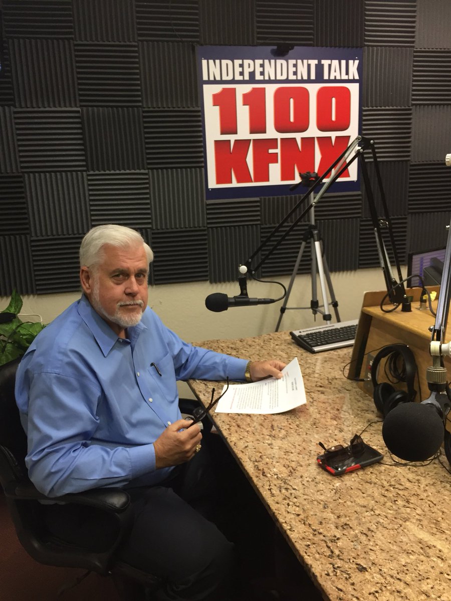 MayorWeiers's tweet photo. Promoting #hometownchristmasparade π@KFNX_Headlines #truestarparade https://t.co/OzK4VRxExK @GlendaleAZ @HfHfoodbank π₯π₯π thank you Glencroft https://t.co/ve75ZZb99S