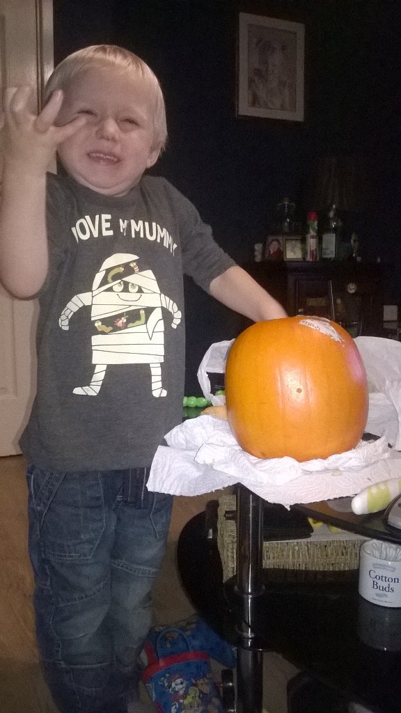 dixonpickup's tweet photo. Yuk yuk mummy this is gross x https://t.co/R9XjogqjBe