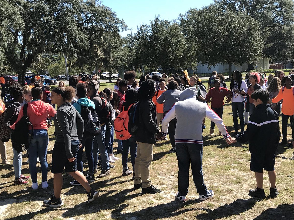 BayDistSchools's tweet photo. We’re building unity at Jinks trying to build perfect squares with our classmates. #UnityBay #unityday2017 https://t.co/lYtgeV7lIP