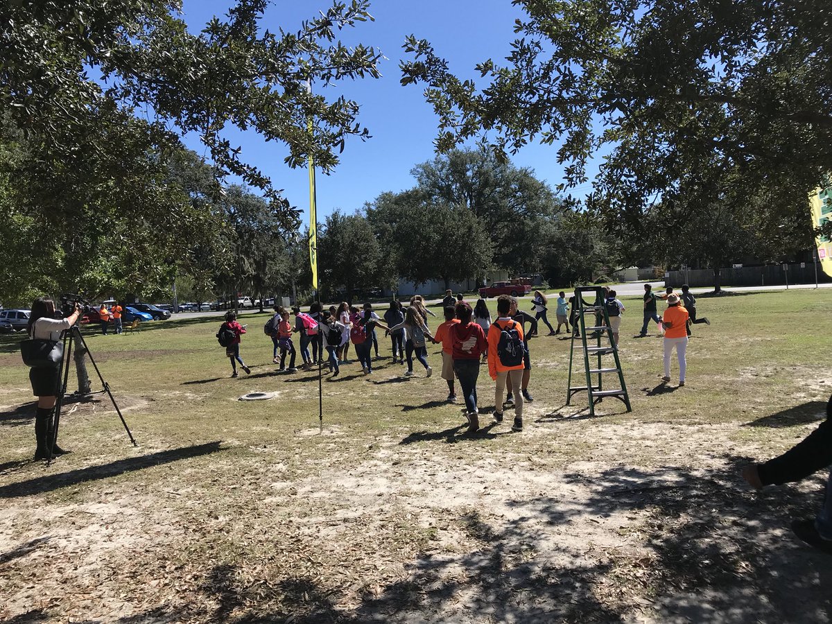 BayDistSchools's tweet photo. We’re building unity at Jinks trying to build perfect squares with our classmates. #UnityBay #unityday2017 https://t.co/lYtgeV7lIP