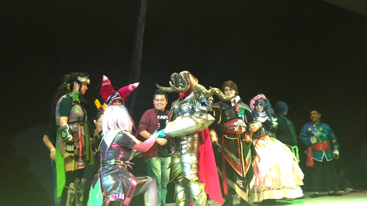 ZerooSilence's tweet photo. I'm getting married to @SoniAralynn ❣️
#Contest #award #cjmc #cosplay #DemonHunter #Diablo3 #blizzard 
https://t.co/nk6dQloUhz https://t.co/FuZCCdElwY