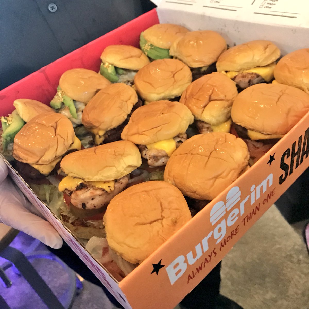joseresendez's tweet photo. Celebrating the grand opening of #Burgerim with the @IrieFoundation — burgers for a cause today! 🍔🙌🏼 Welcome to Miami! 🌴😋 https://t.co/cVCluei6nj