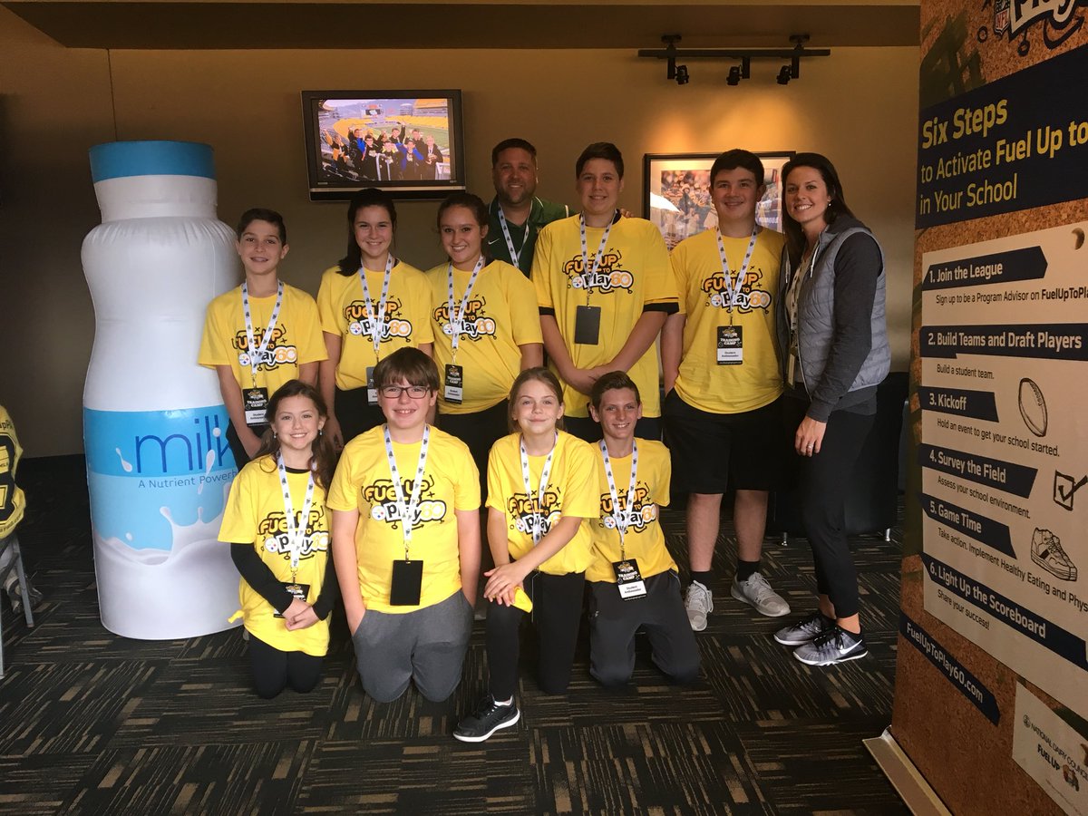 DaveCampos26's tweet photo. Way to represent DLMS at Heinz Field for Fuel Up to Play 60! Thanks to @FUTP60 @AmerDairyFUTP60 @CamHeyward @dabody52 #FuelUpPA https://t.co/ZeFvIp79xO
