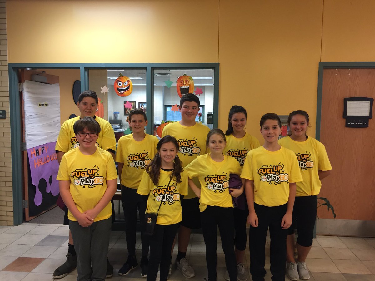 Way to represent DLMS at Heinz Field for Fuel Up to Play 60! Thanks to <a href="/FUTP60/">Fuel Up to Play 60</a> @AmerDairyFUTP60 <a href="/CamHeyward/">Cam Heyward</a> <a href="/dabody52/">Arthur Moats</a> #FuelUpPA