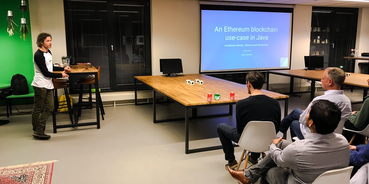 Next #blockchain talk <a href="/DevMotionMeetup/">DevMotion Meetup</a> by <a href="/tebbenhof/">Arjen Tebbenhof</a> is showing a use case using #ethereum #java 😃👌