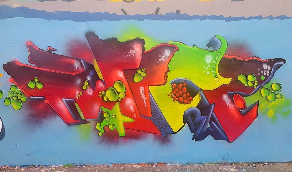 ApolloBelladona's tweet photo. Nomadic graff π¨ π¨ π¨ π¨
#StreetArt #Graffiti #WhoDidThis #NomadicCommunityGarden #Shoreditch #London #GalaxyS6Edge β¦ https://t.co/R8Rs6PVmoe https://t.co/CUVo1Y84Z1
