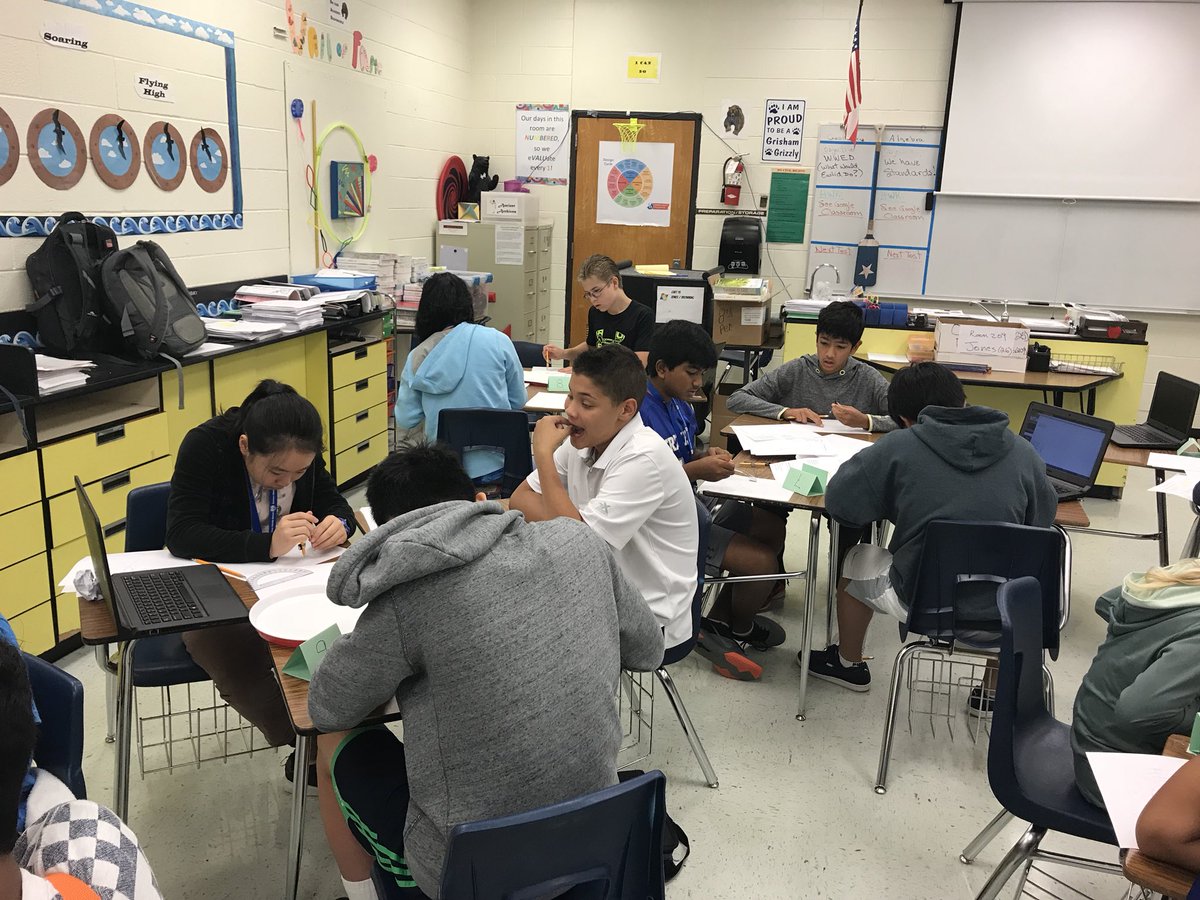 PamelaO333's tweet photo. Shout out to Cheryl Jones for an awesome Geometry constructions circuit today! @GRISHAM_MS @RRISDSecMath https://t.co/rjao2Ug5cL