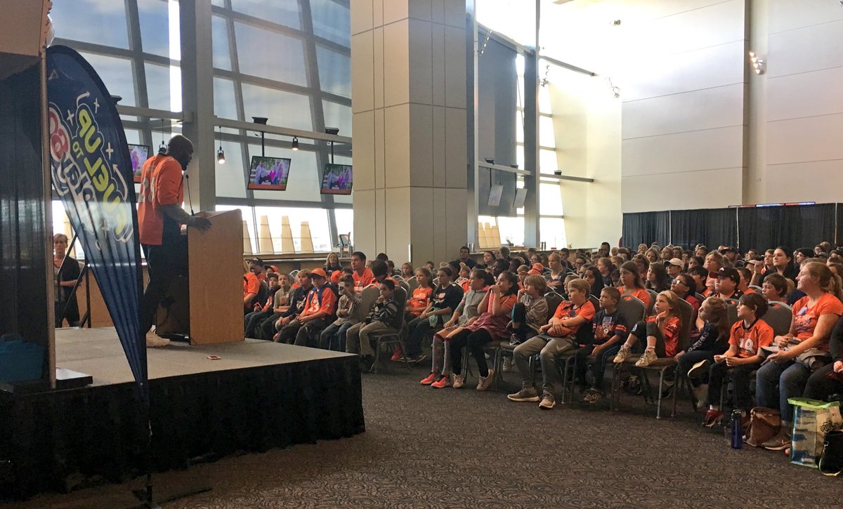 BroncosOffField's tweet photo. “I’m extremely proud of you for stepping up and being active in your schools.” - @darianstewart26 

#BeAChampion | #FuelGreatness https://t.co/VEnLZ6RHpW