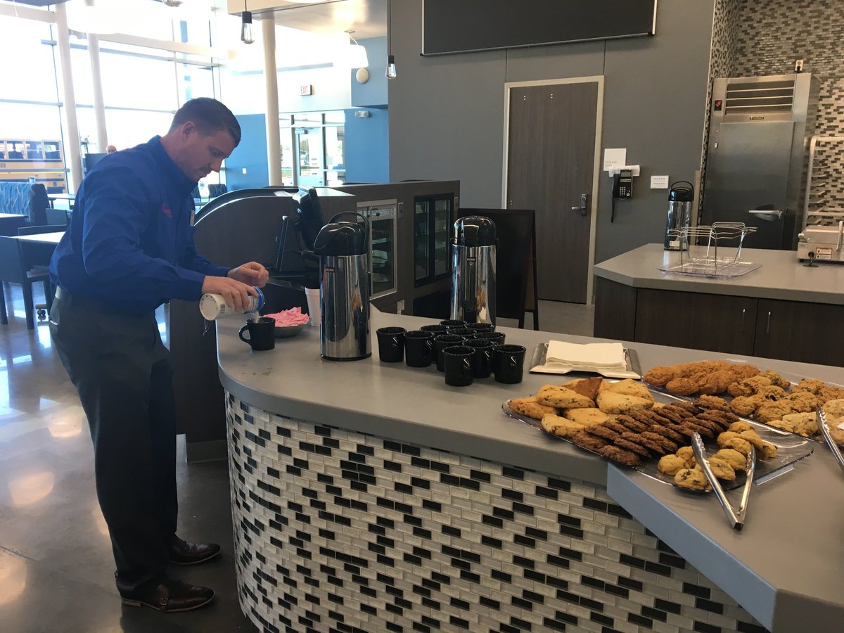 TiffanyVeno's tweet photo. GISD culinary students @GR_CTC treated Leadership Rowlett to homemade snacks! https://t.co/KY9shyvuB1