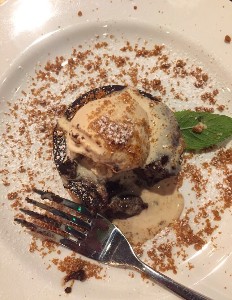 A quick pic before our Belgian Chocolate Fondant gets devoured within seconds! 🍴📸