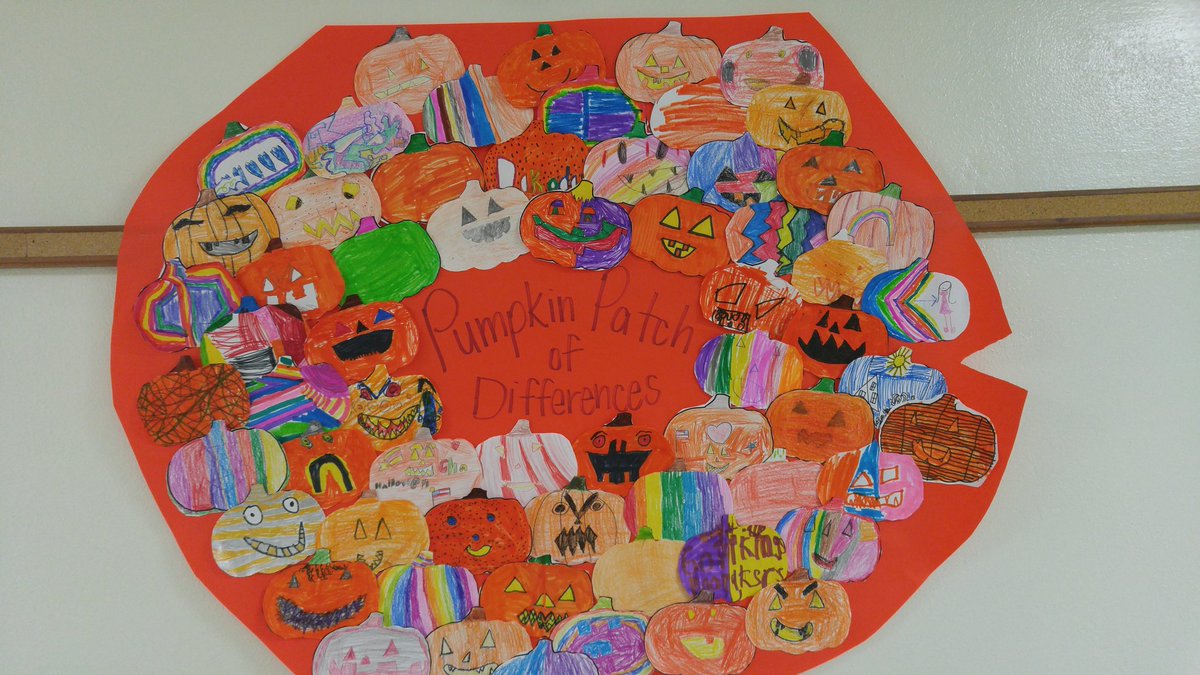 AlissaRicke's tweet image. 2nd graders created their own pumpkin design and together formed a Pumpkin Patch of Differences! #respectourdifferences