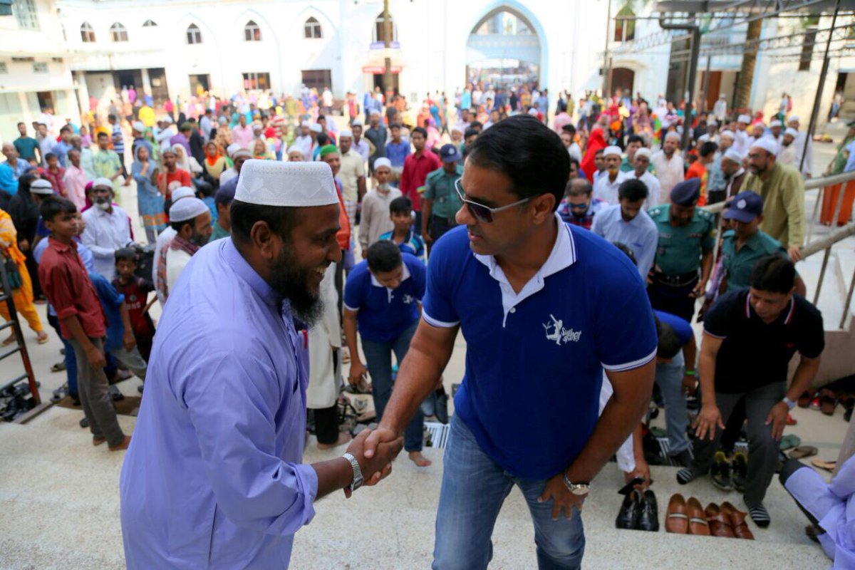waqyounis99's tweet photo. At Hazrat Shah Jalal’s Dargah to pay respect and say faatya #Sylhet #Bangladesh here to support @SylhetSixers #BPL #LaagLeBaariBoundry https://t.co/9Go1l8yenN