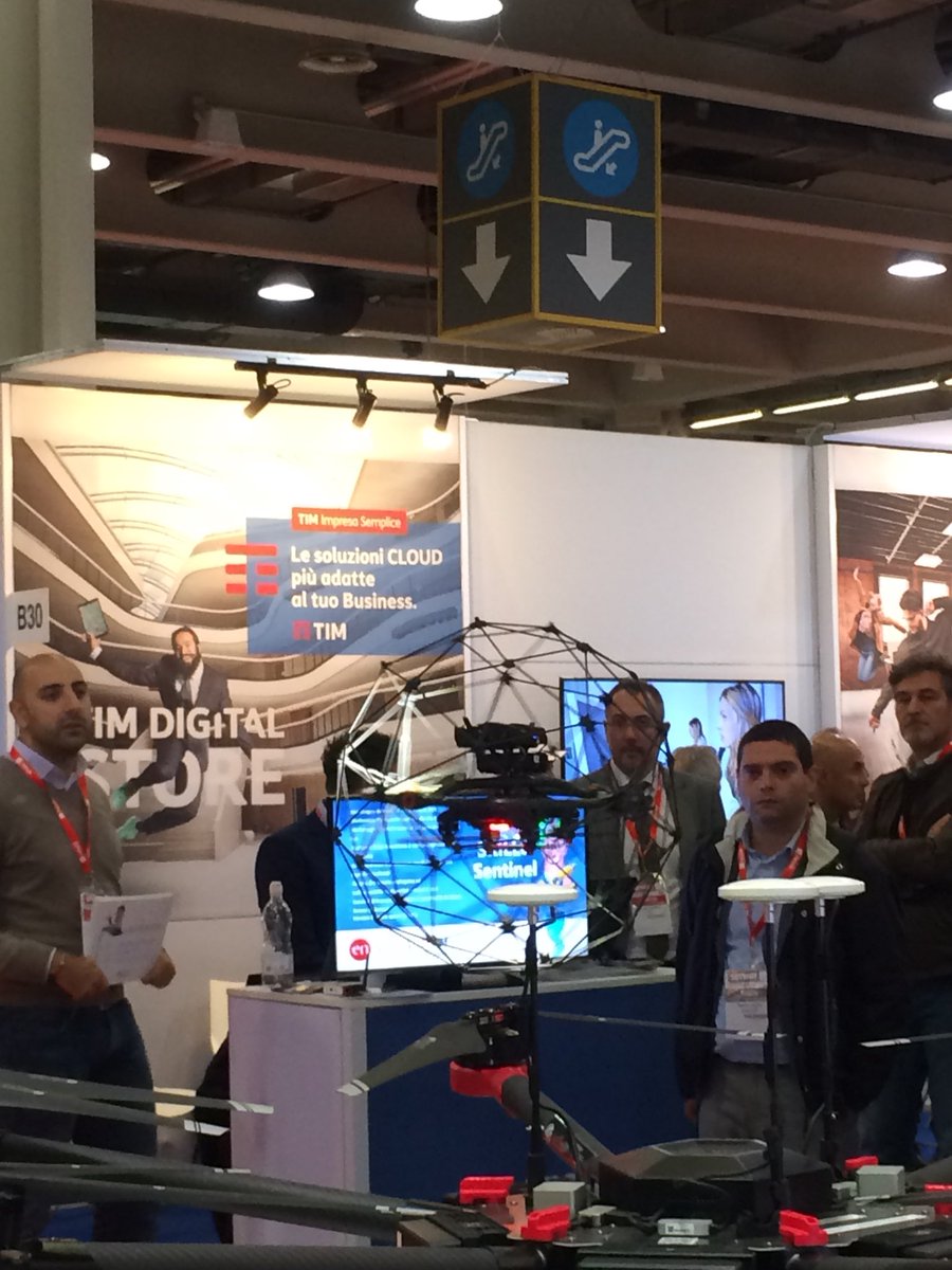 smaunotes's tweet photo. Un #drone in azione a #Smau Milano! #SEiKEY partner tecnologico di @TIM_IS https://t.co/YNyi3ZxG7T