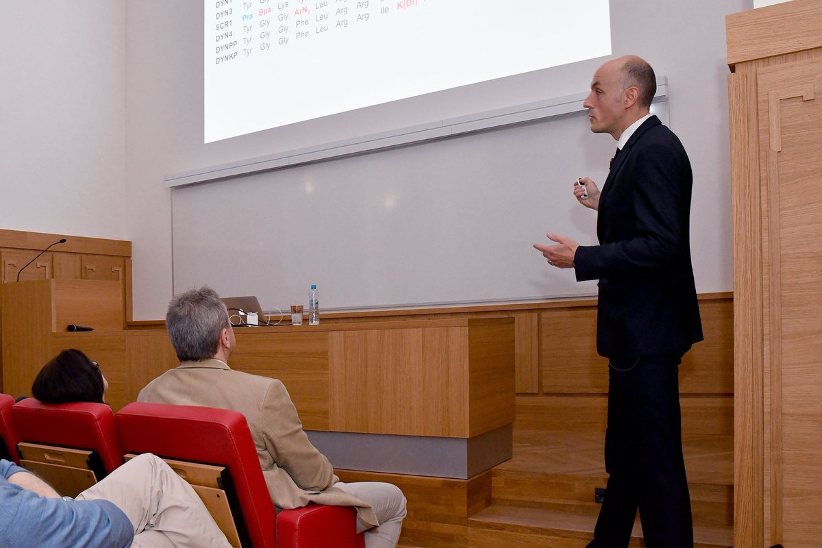 IOCBPrague's tweet image. Many thanks to Prof. Stephan A. Sieber (@TU_Muenchen) for inspirational #invitedlecture about chemical manipulation of bacter. pathogenesis!