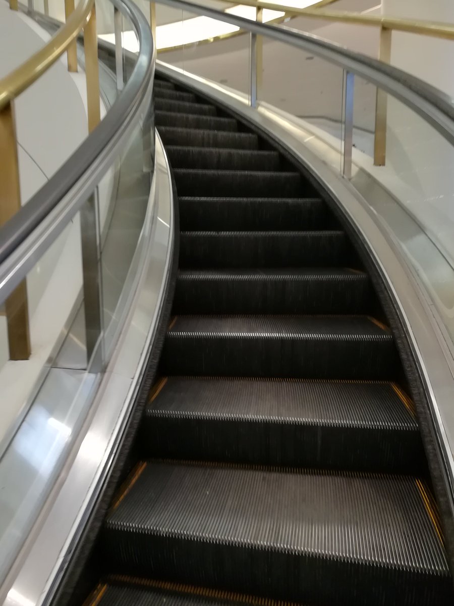 9853463673's tweet photo. Curved escalators @GIBS_SA #GIBSMBAGLOBAL #WestCoastUSA https://t.co/tkM9porNW1
