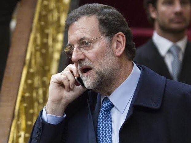 CatalanThings's tweet photo. -Hola buenas, ¿tiene lo de Clara?
+Shi buenash, ¿El que de Clara?
-La independencia mañana JAJJAAJAJA https://t.co/5uayXXaAdX